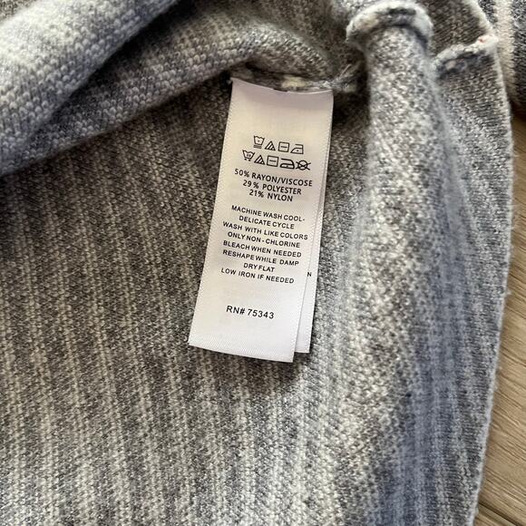 Cynthia Rowley Women’s Gray & White Striped Mock Neck Sweater Size XL - Picture 3 of 5